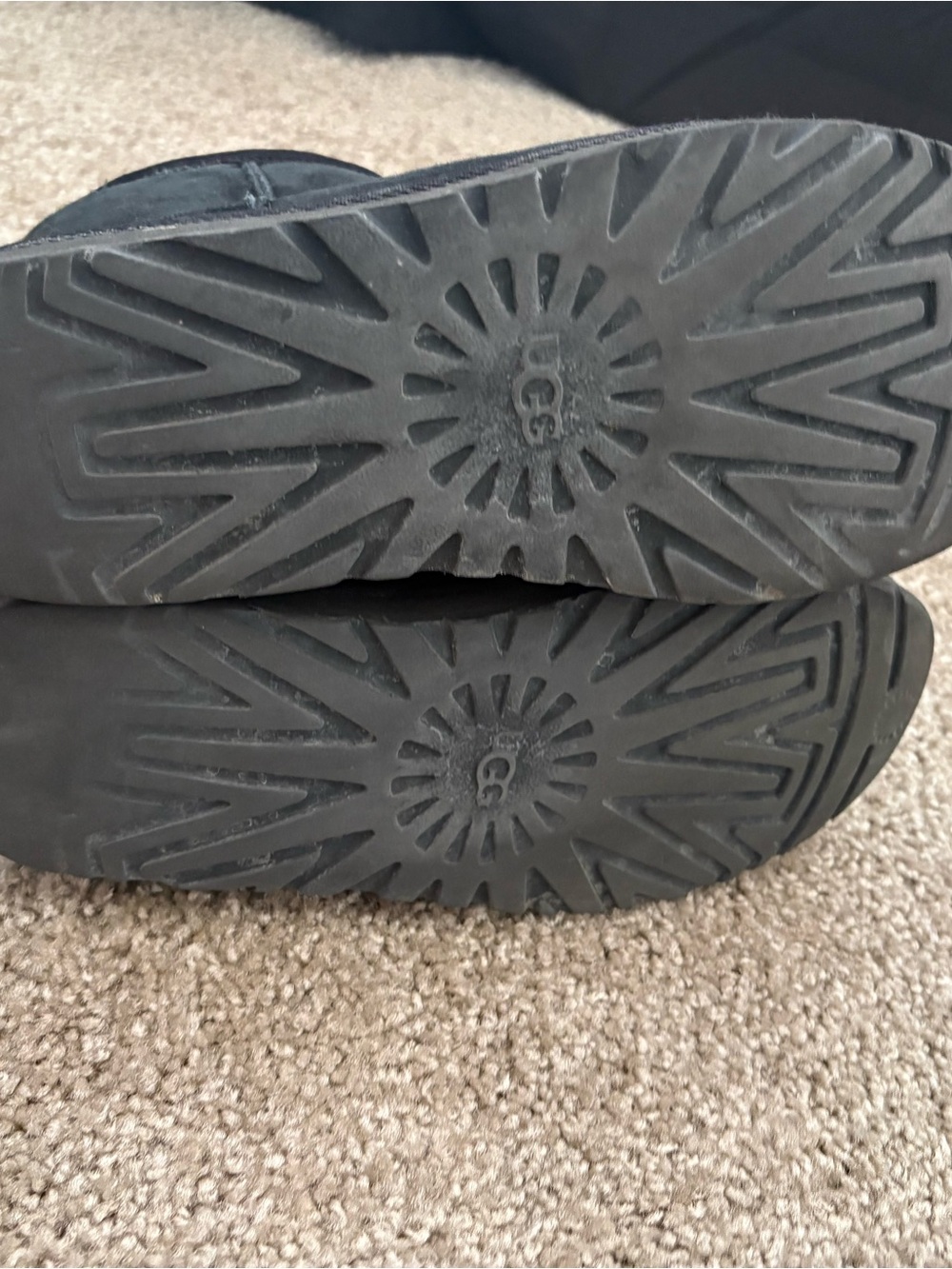 UGG Women’s Mini Boot Black - Picture 3 of 3